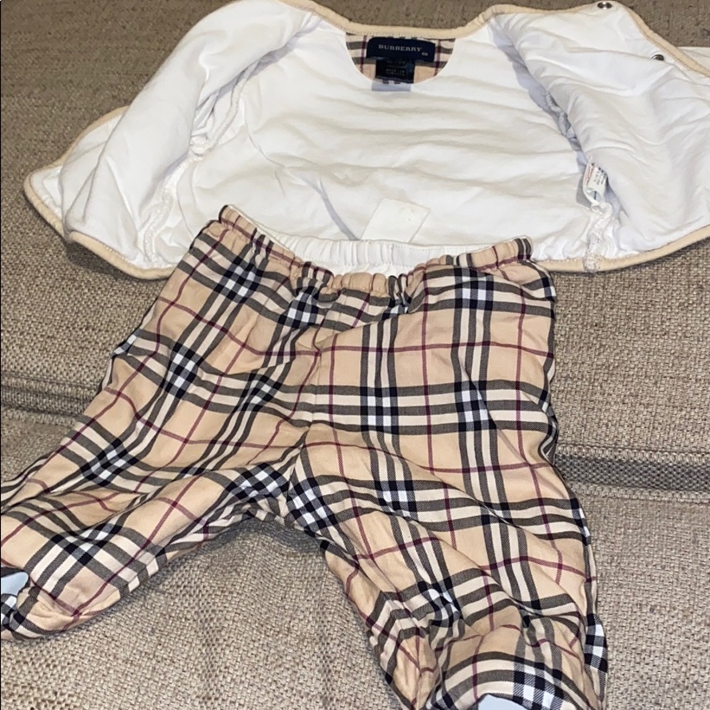 Baby boy authentic Burberry set - Picture 3 of 3